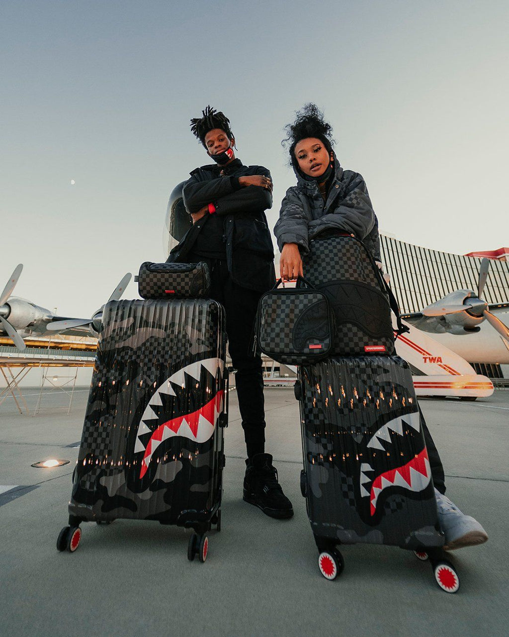 3AM SHARKNAUTICS 29.5ƒ?� FULL-SIZE LUGGAGE