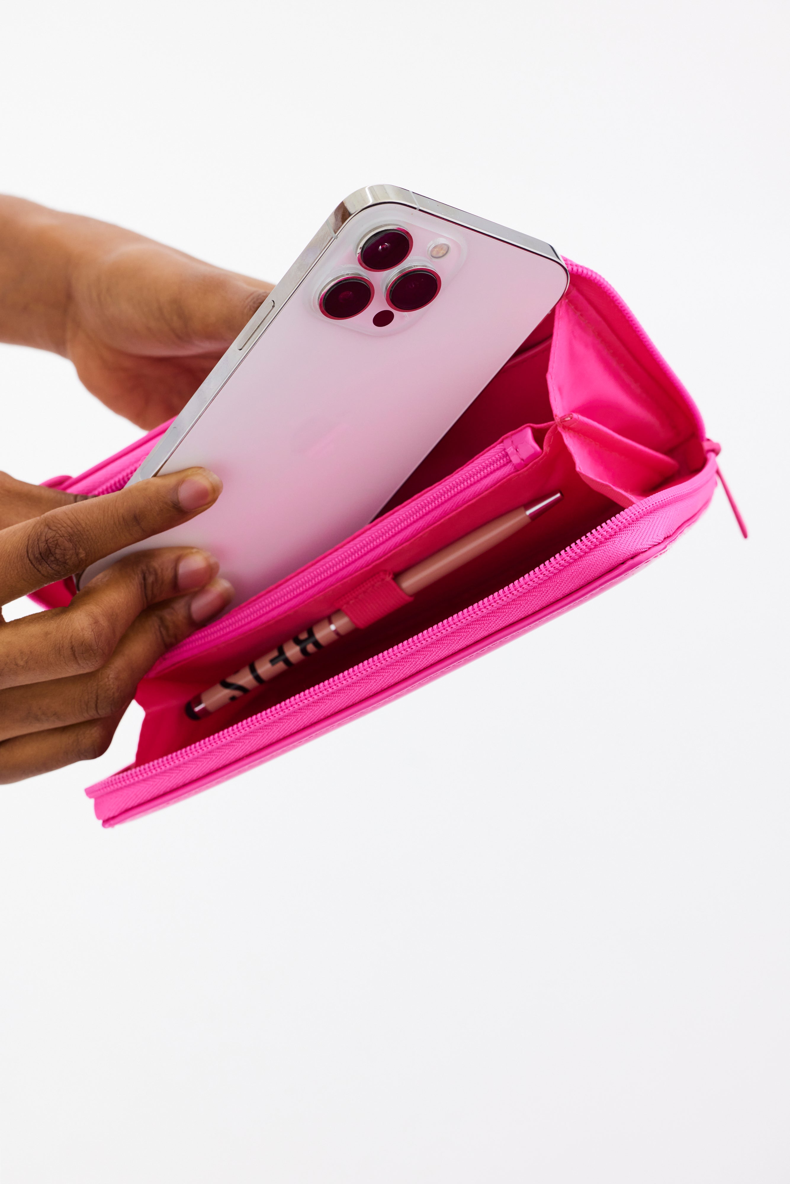 The Travel Wallet in Barbieƒ?› Pink