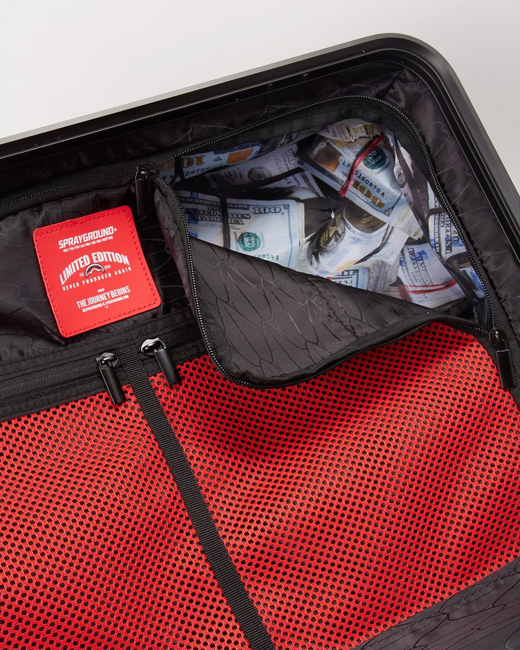 SHARKFLOWER 29.5ƒ?� FULL-SIZE SHARKNAUTICS LUGGAGE