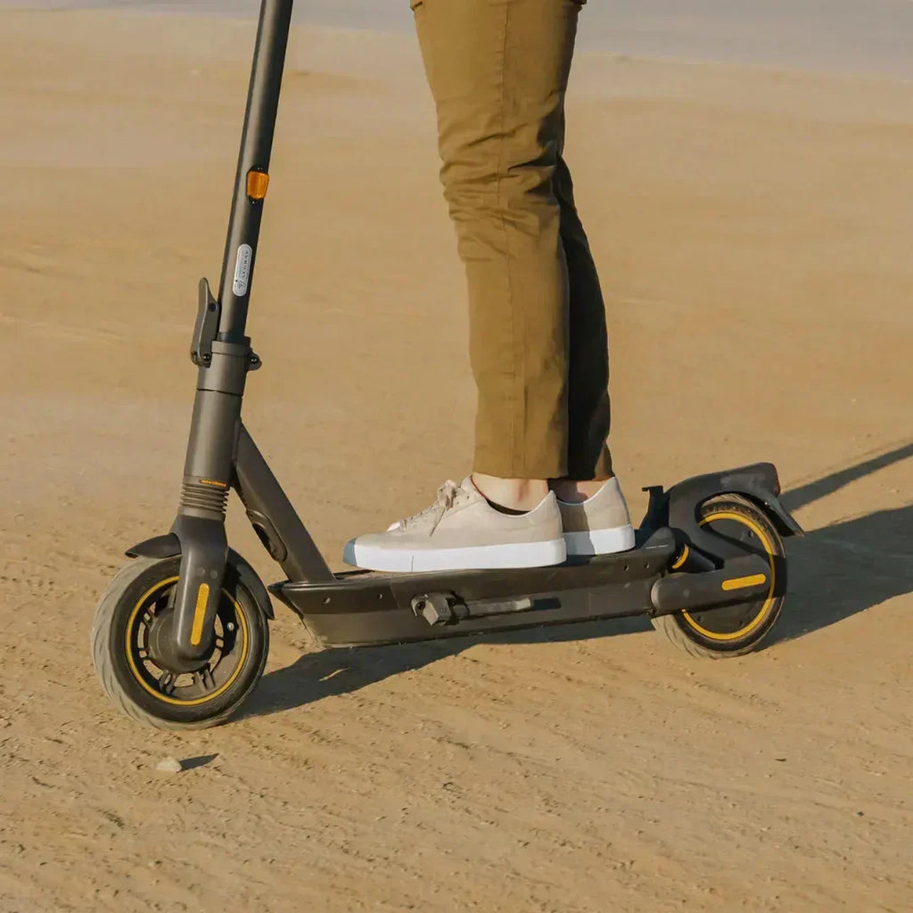 Segway - Max G2 Electric Kick Scooter Foldable w/ 43 Mile Range and 22 MPH Max Speed - Black - AA.05.15.01.0002 - Excellent Condition