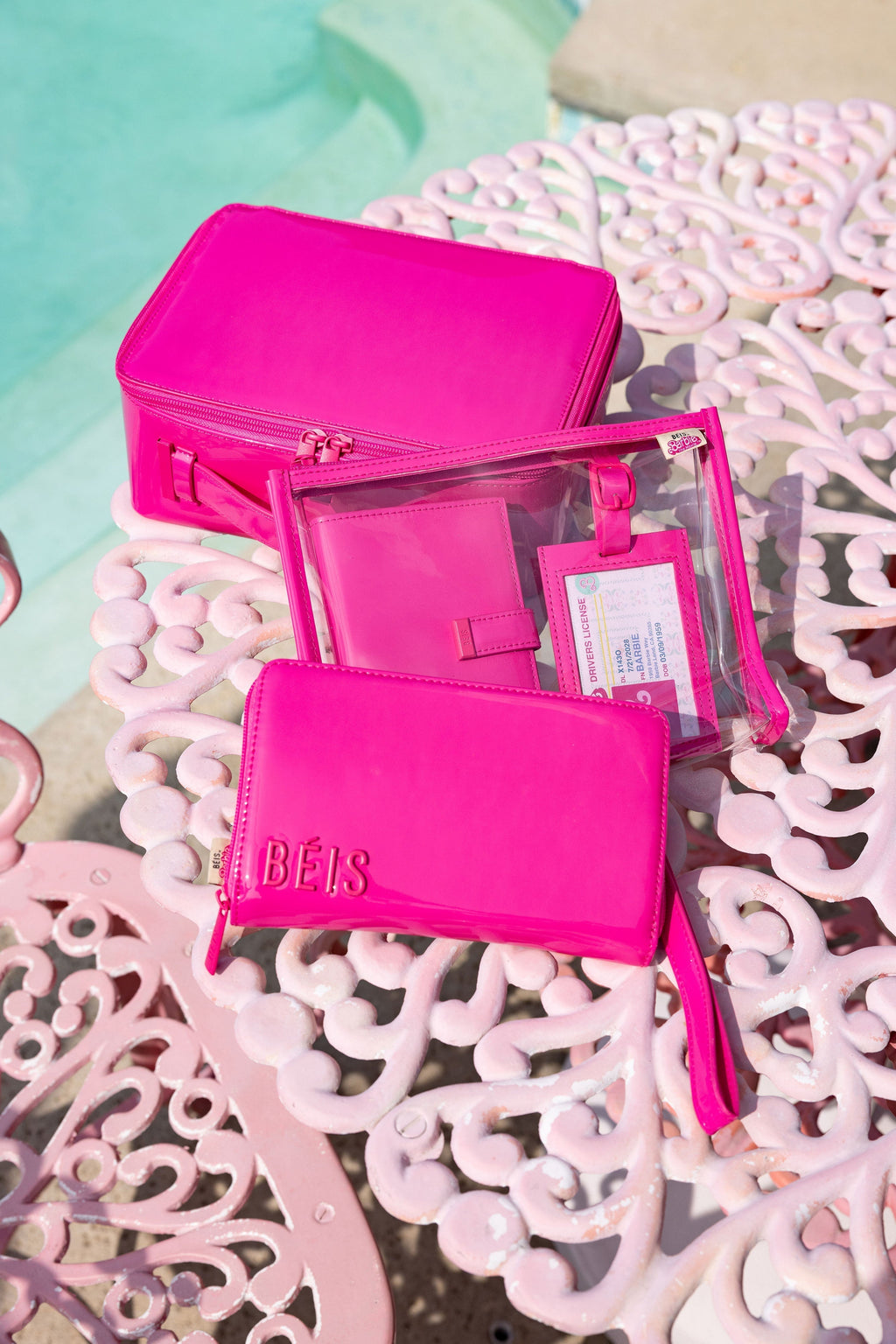 The Passport & Luggage Tag Set in Barbieƒ?› Pink