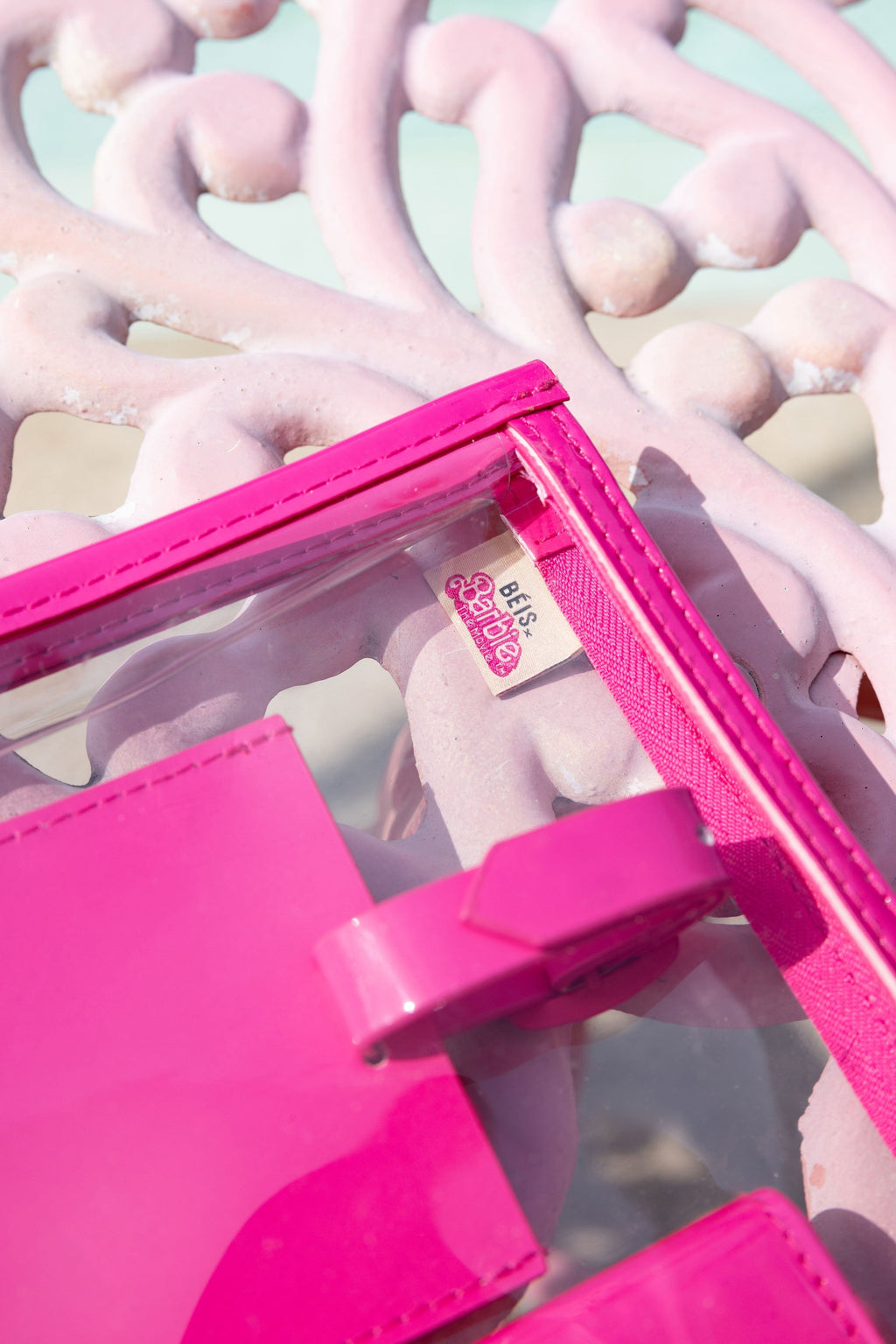 The Passport & Luggage Tag Set in Barbieƒ?› Pink