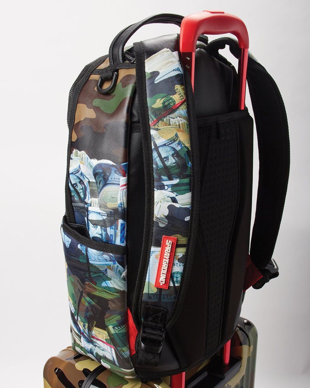 SHARKNAUTICS (CAMO) 29.5ƒ?� FULL-SIZE LUGGAGE