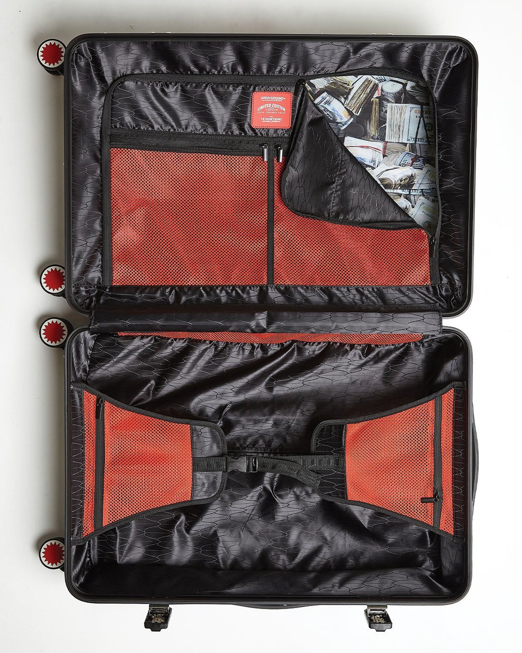 SHARKNAUTICS (CAMO) 29.5ƒ?� FULL-SIZE LUGGAGE